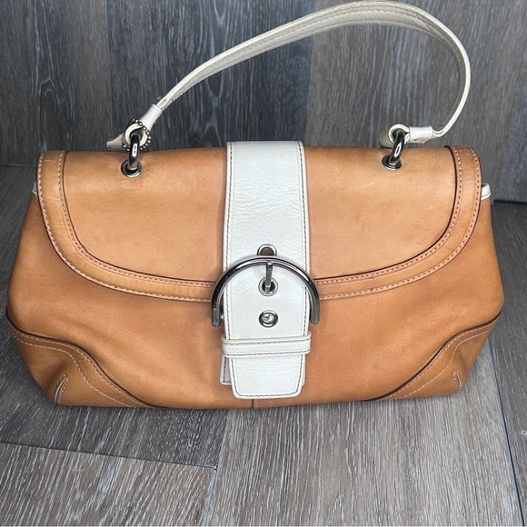 Vintage Coach Soho Vachetta Leather Top Handle Bag Classic Buckle Detail